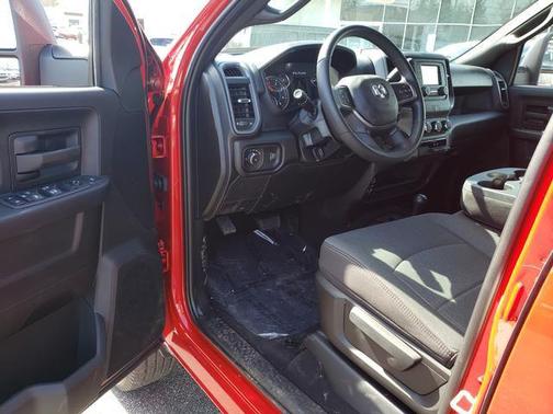 2024 RAM 3500 Tradesman Crew Cab 4x4 6'4' Box