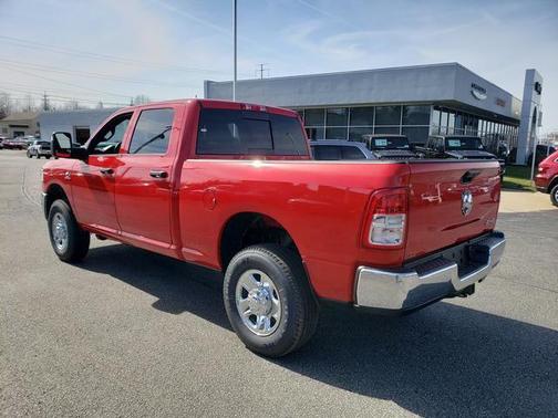 2024 RAM 3500 Tradesman Crew Cab 4x4 6'4' Box