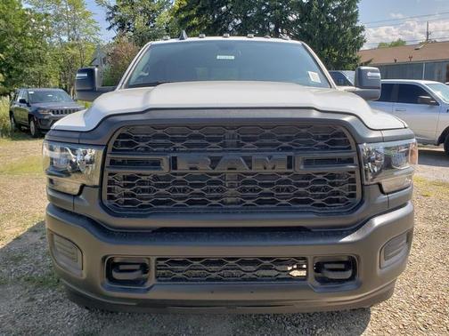 2024 RAM 3500 Tradesman Crew Cab 4x4 8' Box