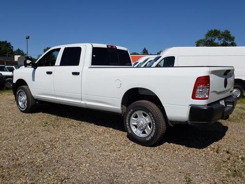2024 RAM 3500 Tradesman Crew Cab 4x4 8' Box