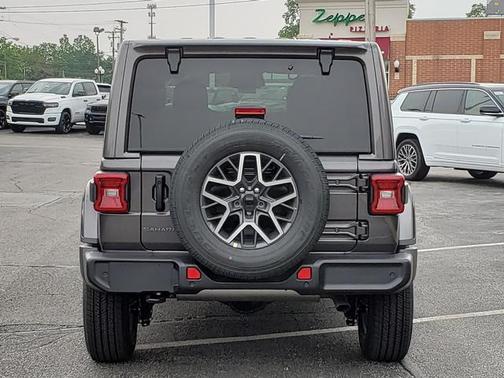 2025 Jeep Wrangler 4-Door Sahara 4x4
