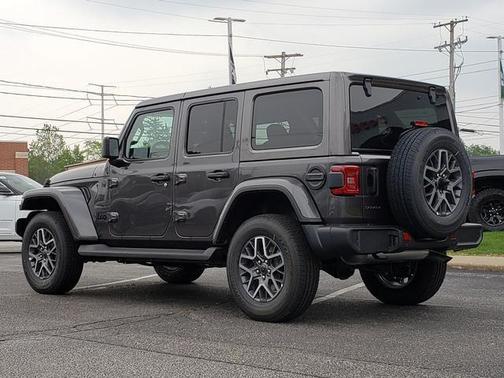 2025 Jeep Wrangler 4-Door Sahara 4x4