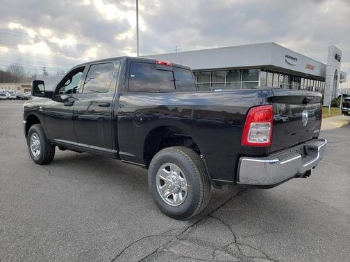 2024 RAM 3500 Tradesman Crew Cab 4x4 6'4' Box