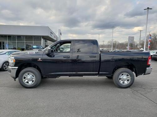 2024 RAM 3500 Tradesman Crew Cab 4x4 6'4' Box