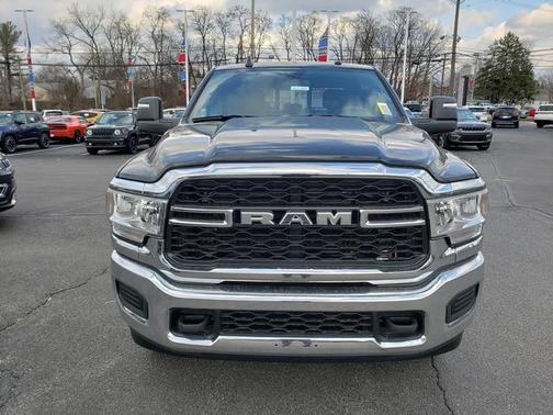 2024 RAM 3500 Tradesman Crew Cab 4x4 6'4' Box