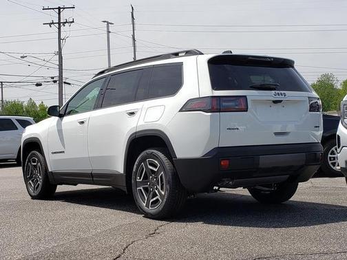 Bright White Clearcoat 2026 Jeep Cherokee Laredo
