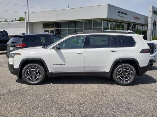Bright White Clearcoat 2026 Jeep Cherokee Laredo