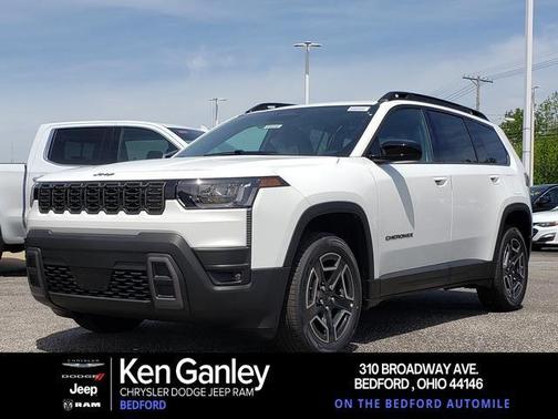 Bright White Clearcoat 2026 Jeep Cherokee Laredo