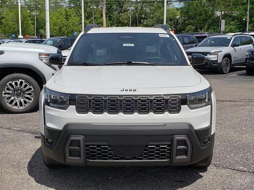 Bright White Clearcoat 2026 Jeep Cherokee Laredo