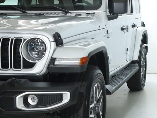 Silver Zynith Clearcoat 2024 Jeep Wrangler 4-Door Sahara 4x4