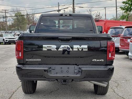 Diamond Black Crystal Pearlcoat 2026 RAM 3500 Laramie Crew Cab 4x4 6'4' Box