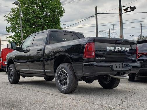Diamond Black Crystal Pearlcoat 2026 RAM 3500 Laramie Crew Cab 4x4 6'4' Box