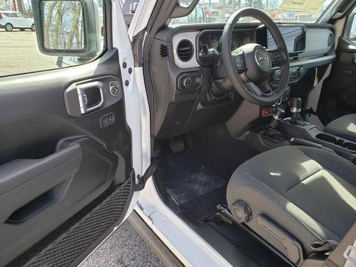 Bright White Clearcoat 2026 Jeep Gladiator Willys 4x4