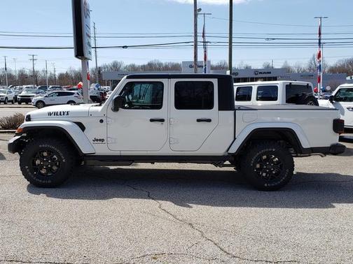Bright White Clearcoat 2026 Jeep Gladiator Willys 4x4