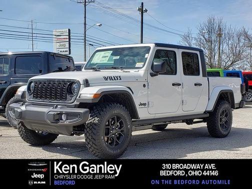Bright White Clearcoat 2026 Jeep Gladiator Willys 4x4