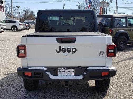 Bright White Clearcoat 2026 Jeep Gladiator Willys 4x4