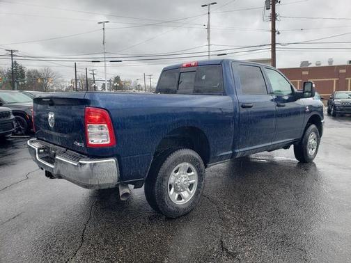 2024 RAM 3500 Tradesman Crew Cab 4x4 6'4' Box