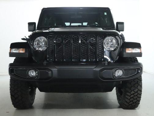 Black Clearcoat 2022 Jeep Gladiator Willys 4x4