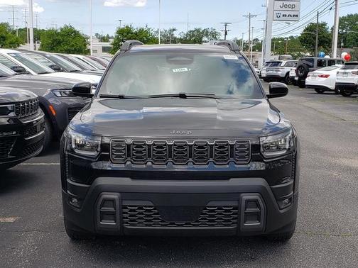 Diamond Black Crystal Pearlcoat 2026 Jeep Cherokee Laredo 4x4