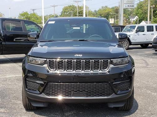 2025 Jeep Grand Cherokee Laredo