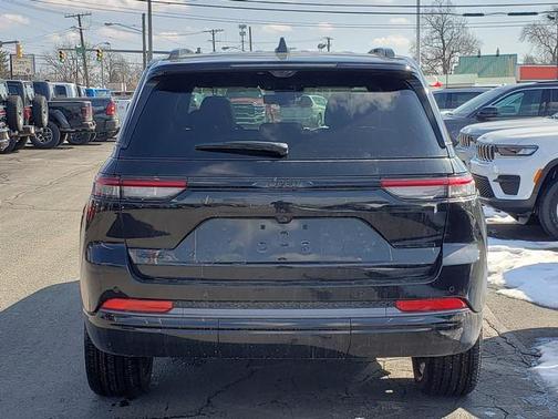 Diamond Black Crystal Pearlcoat 2026 Jeep Grand Cherokee Limited