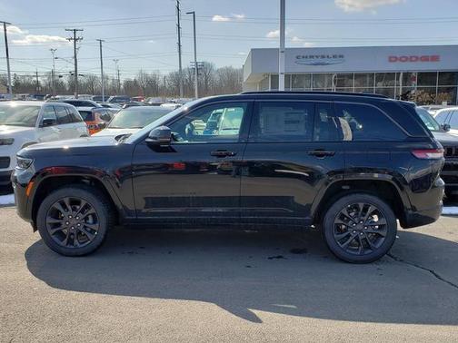 Diamond Black Crystal Pearlcoat 2026 Jeep Grand Cherokee Limited