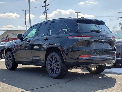 Diamond Black Crystal Pearlcoat 2026 Jeep Grand Cherokee Limited