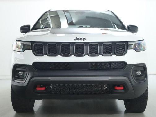 Bright White Clearcoat 2024 Jeep Compass Trailhawk