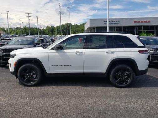 Bright White Clearcoat 2025 Jeep Grand Cherokee Limited