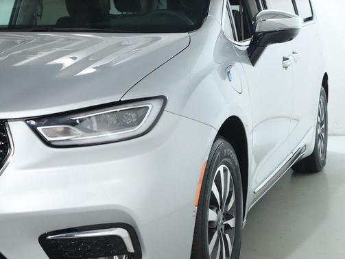 2023 Chrysler Pacifica Hybrid Limited