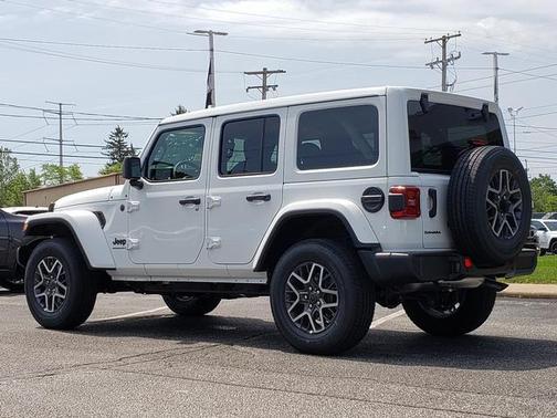 2025 Jeep Wrangler 4-Door Sahara 4x4