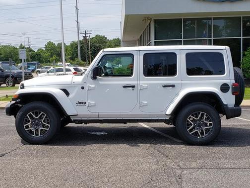 2025 Jeep Wrangler 4-Door Sahara 4x4