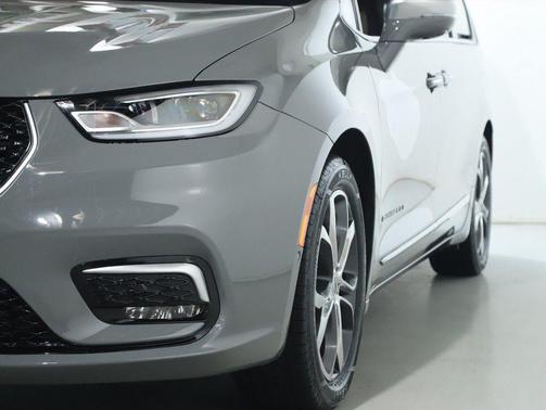 2022 Chrysler Pacifica L