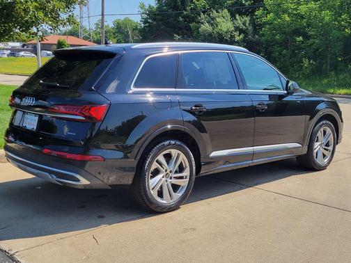2024 Audi Q7 55 Premium Plus