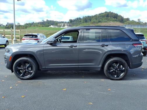 2022 Jeep Grand Cherokee Altitude