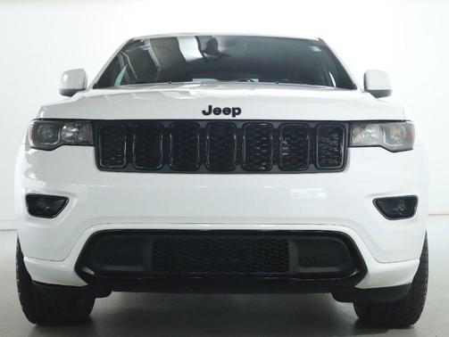 Bright White Clearcoat 2021 Jeep Grand Cherokee Laredo
