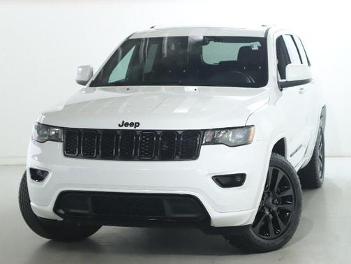 Bright White Clearcoat 2021 Jeep Grand Cherokee Laredo