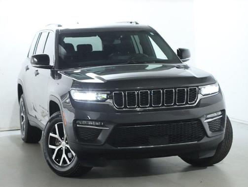 Baltic Gray Metallic Clearcoat 2024 Jeep Grand Cherokee Limited