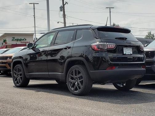 Diamond Black Crystal Pearlcoat 2026 Jeep Compass Limited