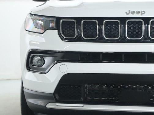 Bright White Clearcoat 2023 Jeep Compass Limited