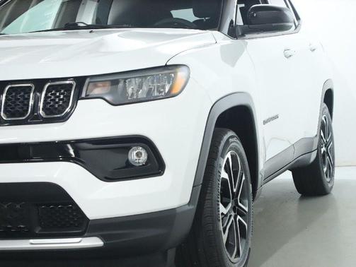 Bright White Clearcoat 2023 Jeep Compass Limited