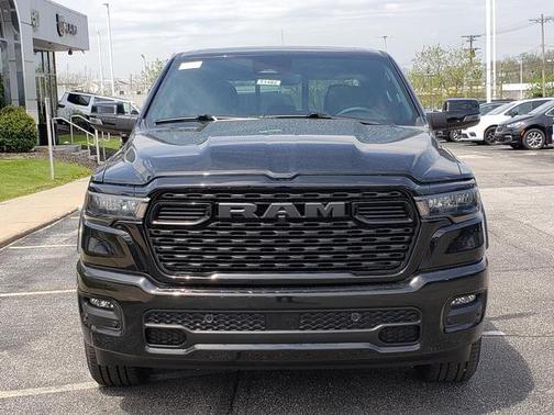 Diamond Black Crystal Pearlcoat 2026 RAM 1500 Big Horn/Lone Star