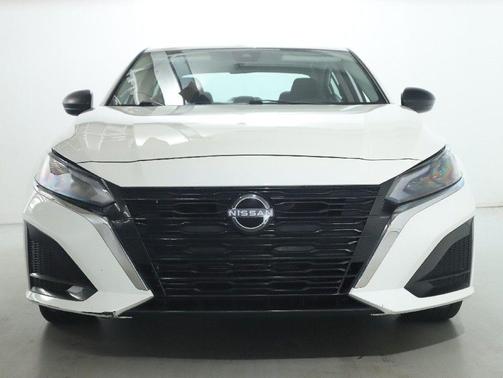 Glacier White 2025 Nissan Altima 2.5 SV