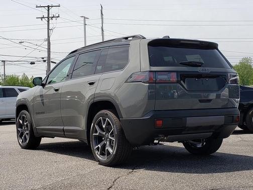 Sting-Gray Clearcoat 2026 Jeep Cherokee Overland