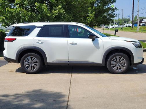 2024 Nissan Pathfinder S FWD