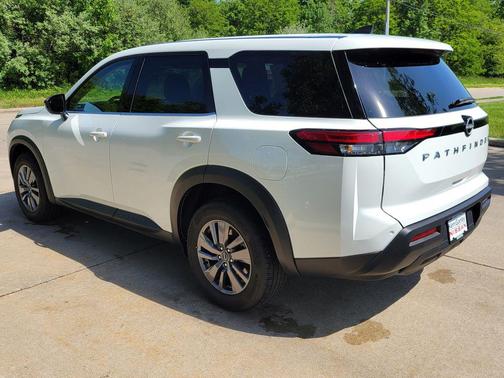 2024 Nissan Pathfinder S FWD