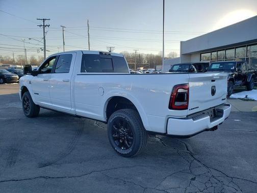 2024 RAM 3500 Limited Crew Cab 4x4 8' Box