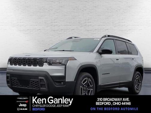 Silver Zynith Clearcoat 2026 Jeep Cherokee Laredo