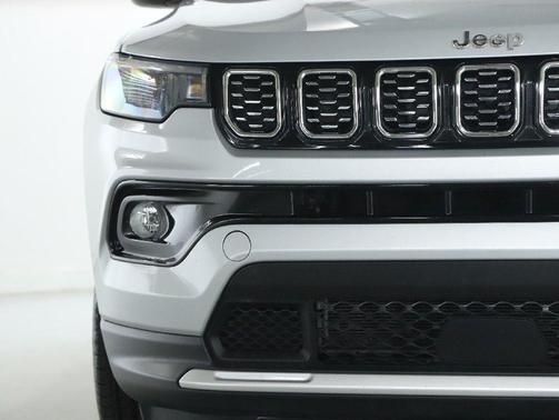 Silver Zynith Metallic Clearcoat 2025 Jeep Compass Limited