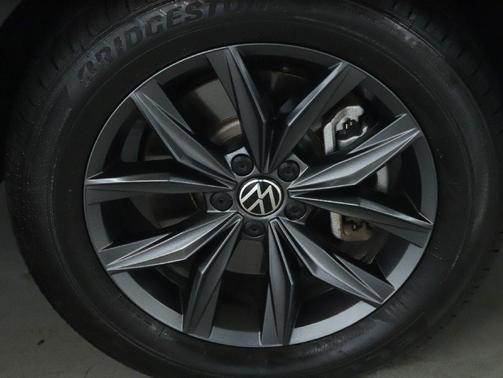 2024 Volkswagen Tiguan 2.0T SE 4MOTION